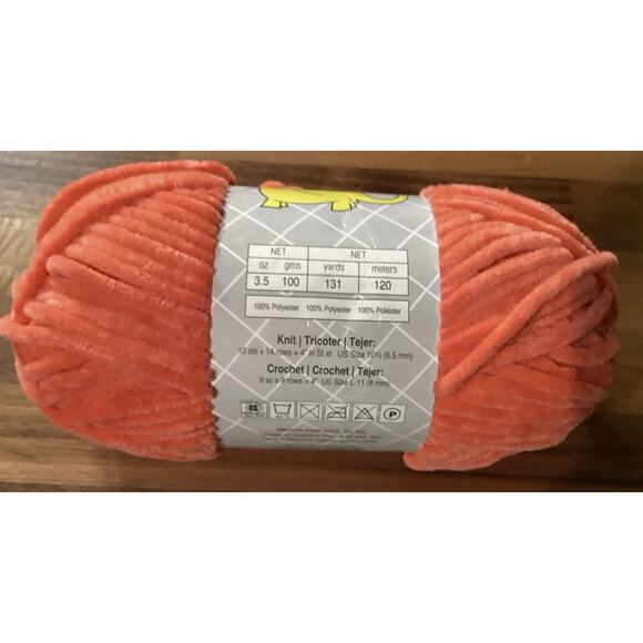 New Universal Yarn Bella Chenille BRIGHT SALMON 131 YDS 6 Super Bulky - Picture 3 of 5